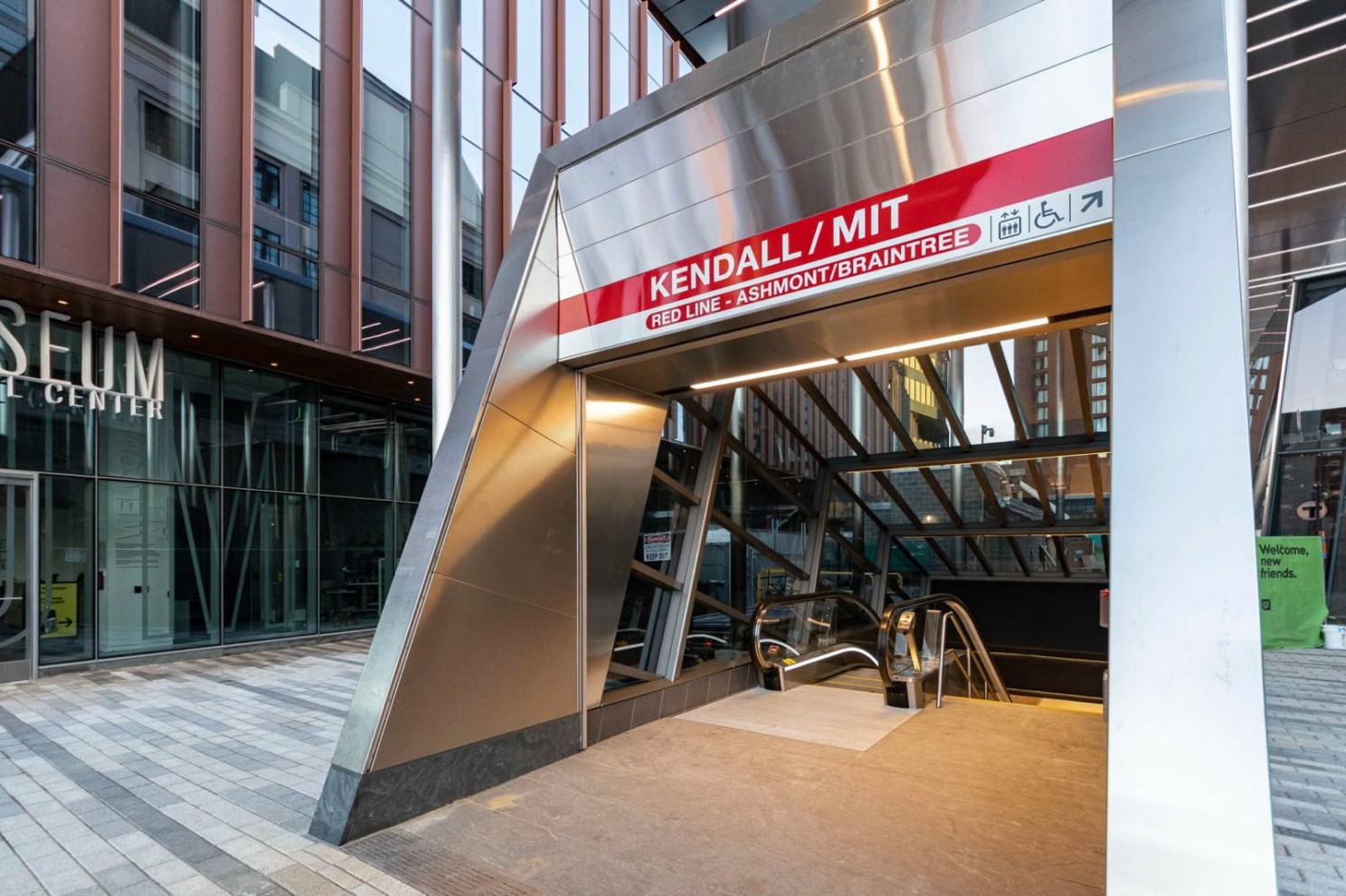 Kendall/MIT station sign for the Red Line, Ashmont/Braintree branches